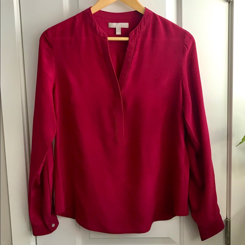 Banana Republic 💯 silk luxurious top fits Medium